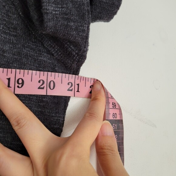 Free People Gray Distressed Waffle Knit Split Back Long Sleeve Thermo Top Sz XS - Picture 7 of 12